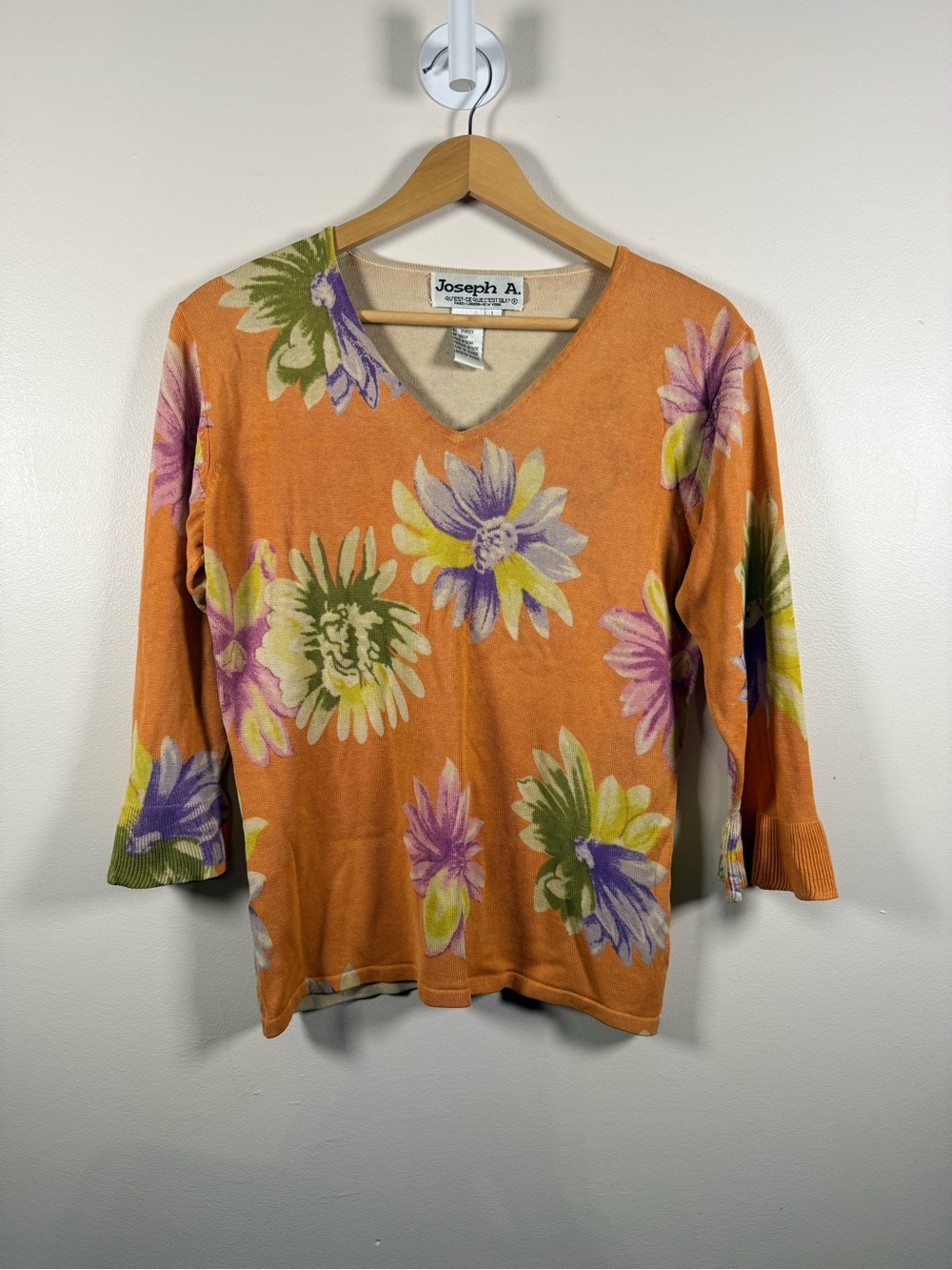 Joseph A Orange V-Neck Floral Knit Sweater